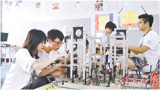 广东工业大学粤港机器人学院多专业融合培养人才。受访者供图
